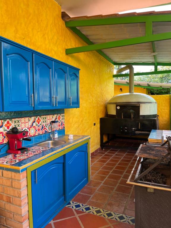 Kuchyň nebo kuchyňský kout v ubytování El Ensueño Ecohostal & Glamping