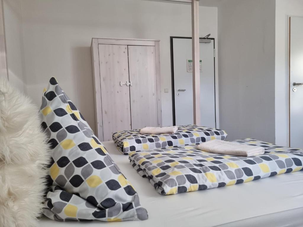 Postel nebo postele na pokoji v ubytování Nettersheimer Hof 1857