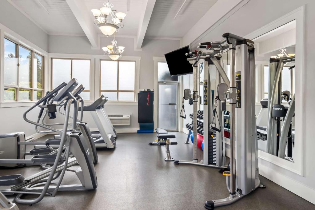 Fitness centrum a/nebo fitness zařízení v ubytování Best Western Plus Pitt Meadows Inn & Suites
