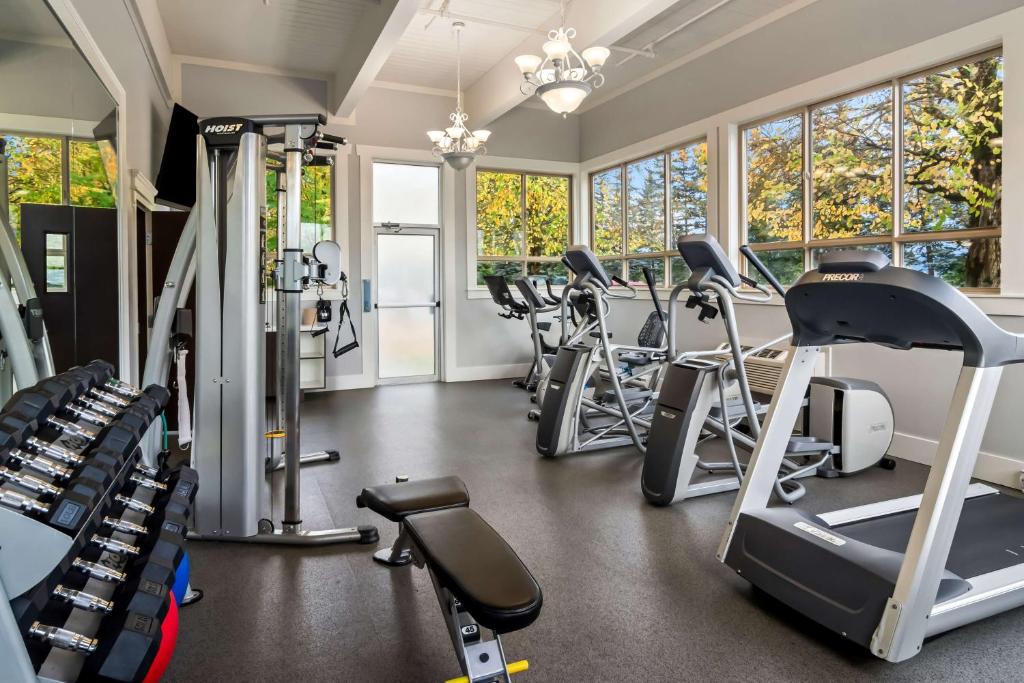 Fitness centrum a/nebo fitness zařízení v ubytování Best Western Plus Pitt Meadows Inn & Suites