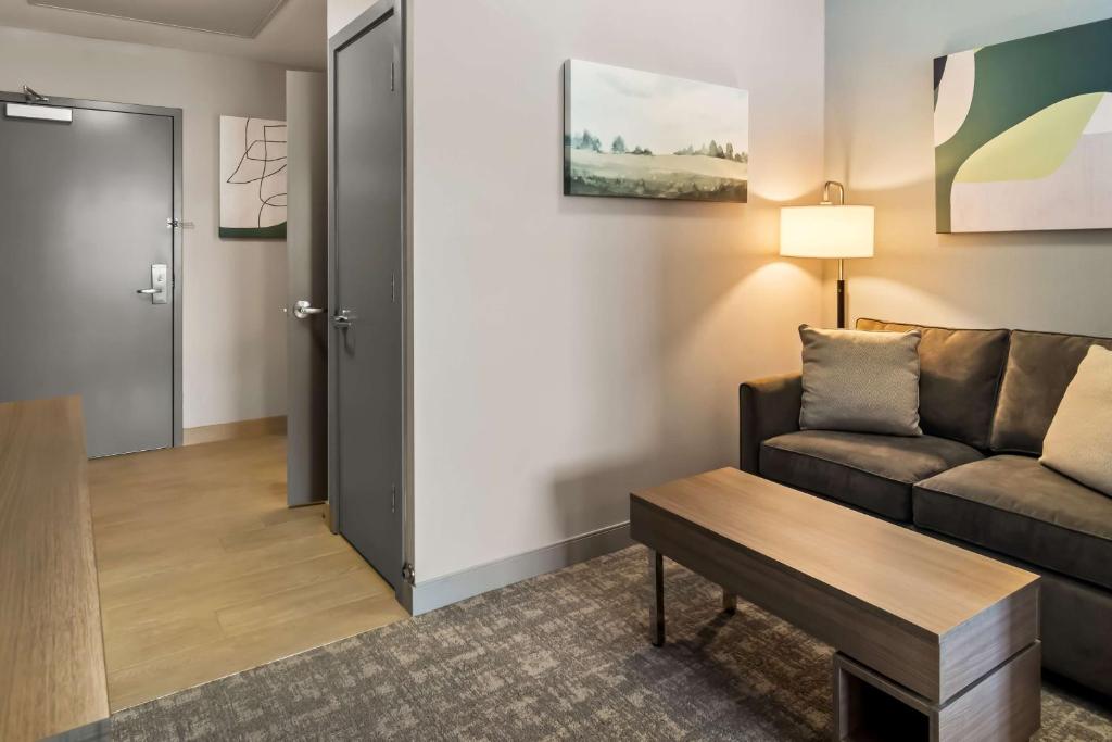 Posezení v ubytování Best Western Plus Pitt Meadows Inn & Suites