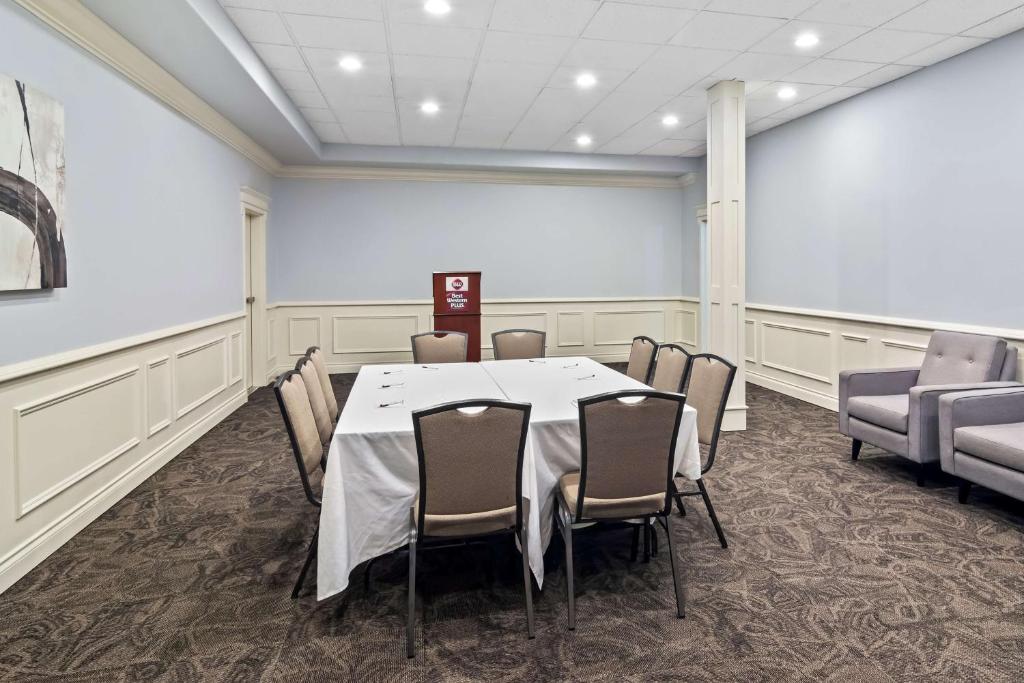Posezení v ubytování Best Western Plus Pitt Meadows Inn & Suites