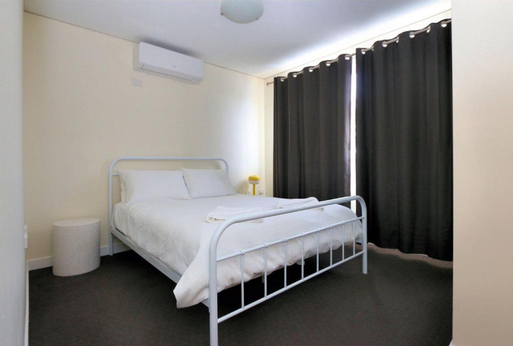 Postel nebo postele na pokoji v ubytování Platinum Apartments - Unit 2