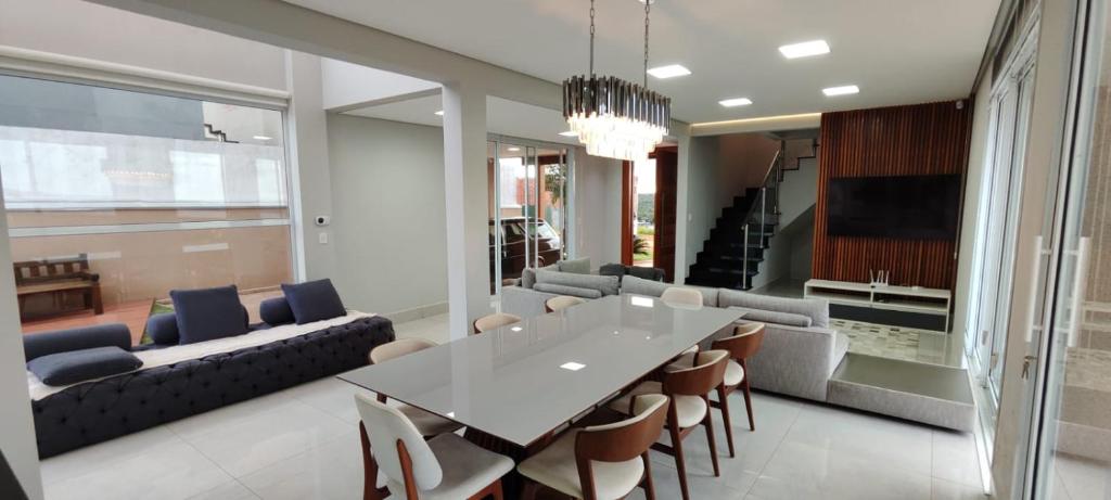 Riviera (TV series) visual data 6