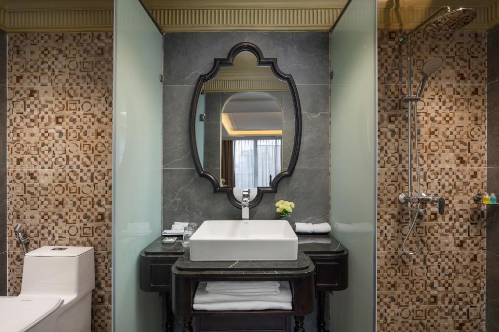 Crown Suite