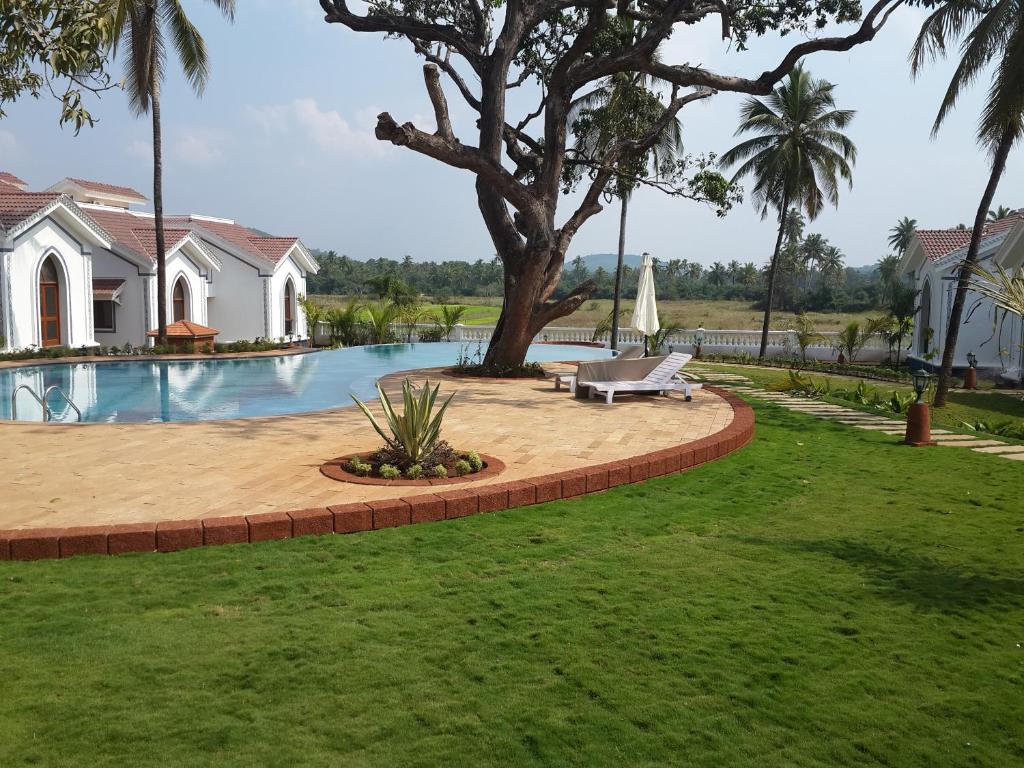 Bazén v ubytování Studio and One bedroom Apartment in Riviera Sapphire, Siolim nebo v jeho okolí
