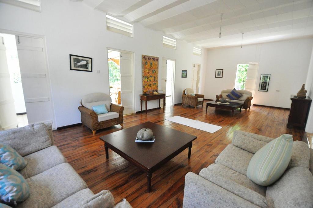 Posezení v ubytování Petit Baie Chalets