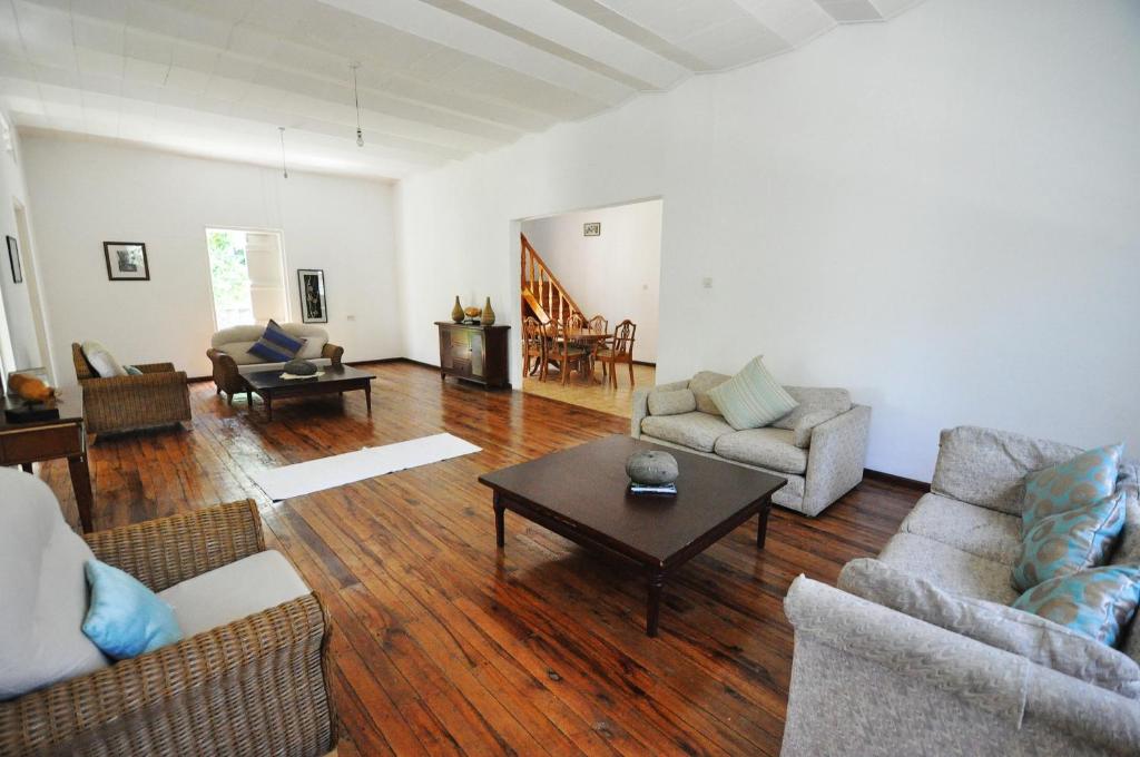 Posezení v ubytování Petit Baie Chalets