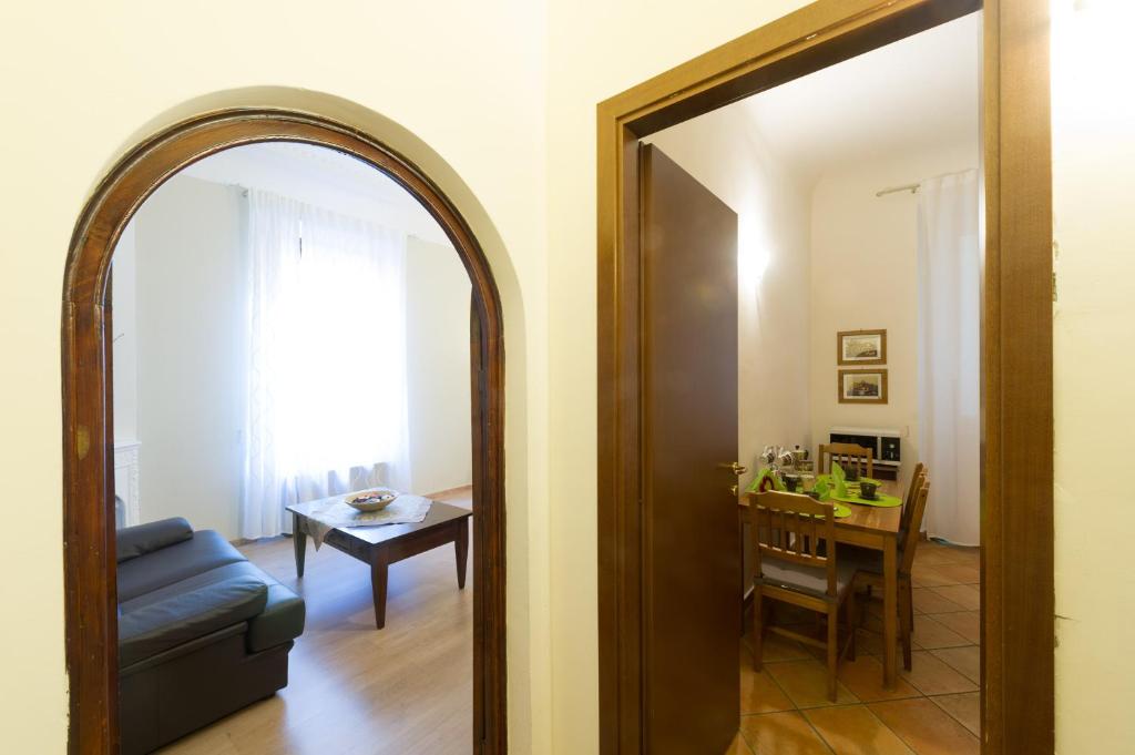 Calzaioli Apartment - Steps from the Duomo - One-Bedroom Apartment