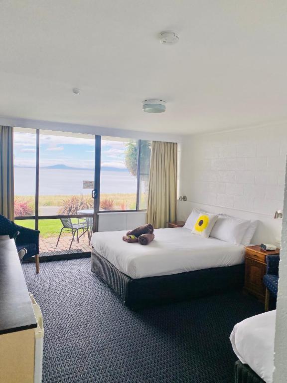 Postel nebo postele na pokoji v ubytování Swansea Motor Inn Tasmania