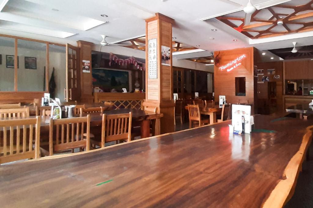 Restaurace v ubytování Urbanview Remington Hotel Palembang By RedDoorz