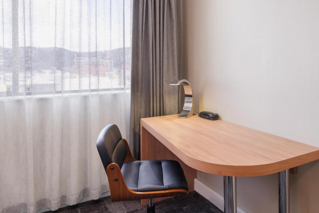 Best Western Plus Launceston - King Room