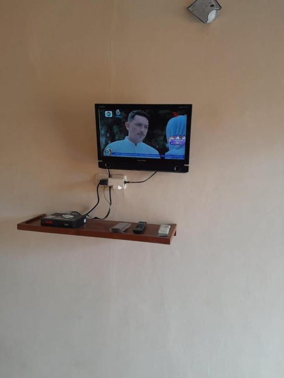 TV a/nebo společenská místnost v ubytování Villa Berkah Izzul Sawarna