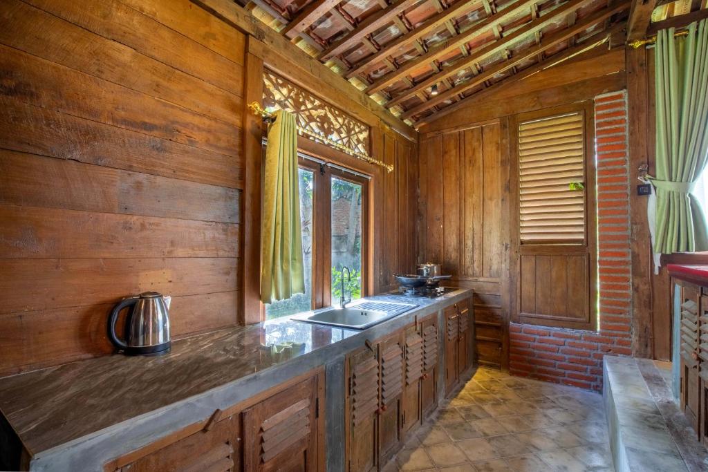 Kuchyň nebo kuchyňský kout v ubytování JavaLO Villa Lombok