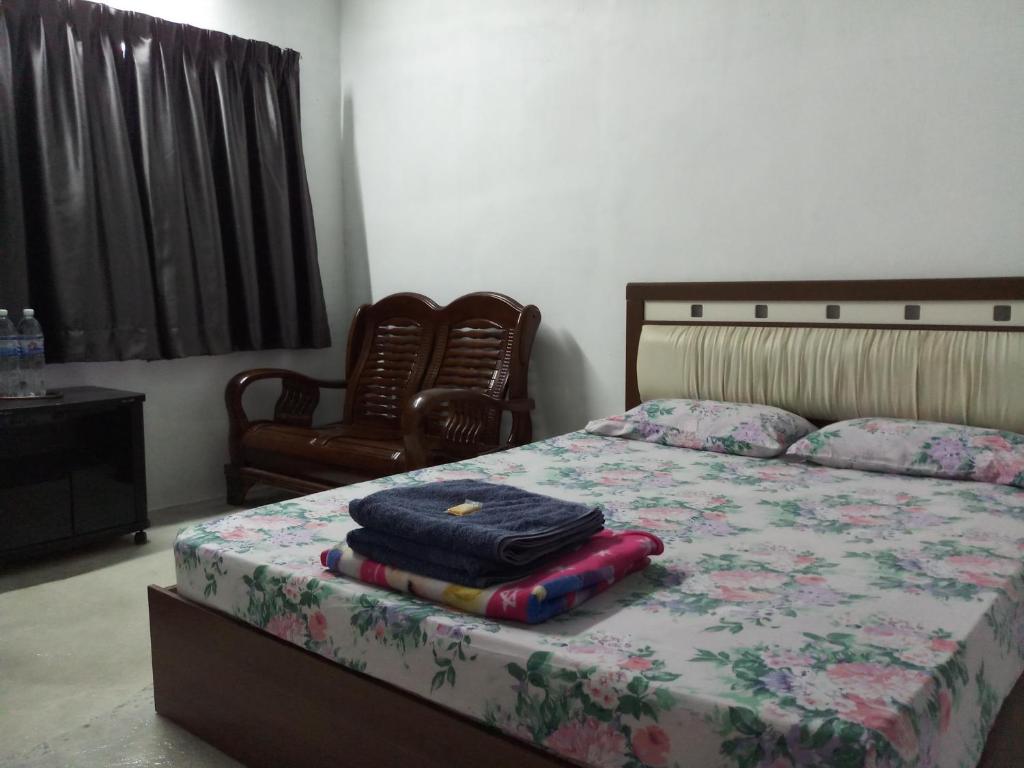 Voodi või voodid majutusasutuse Tony’s Guesthouse at Teluk Bahang toas
