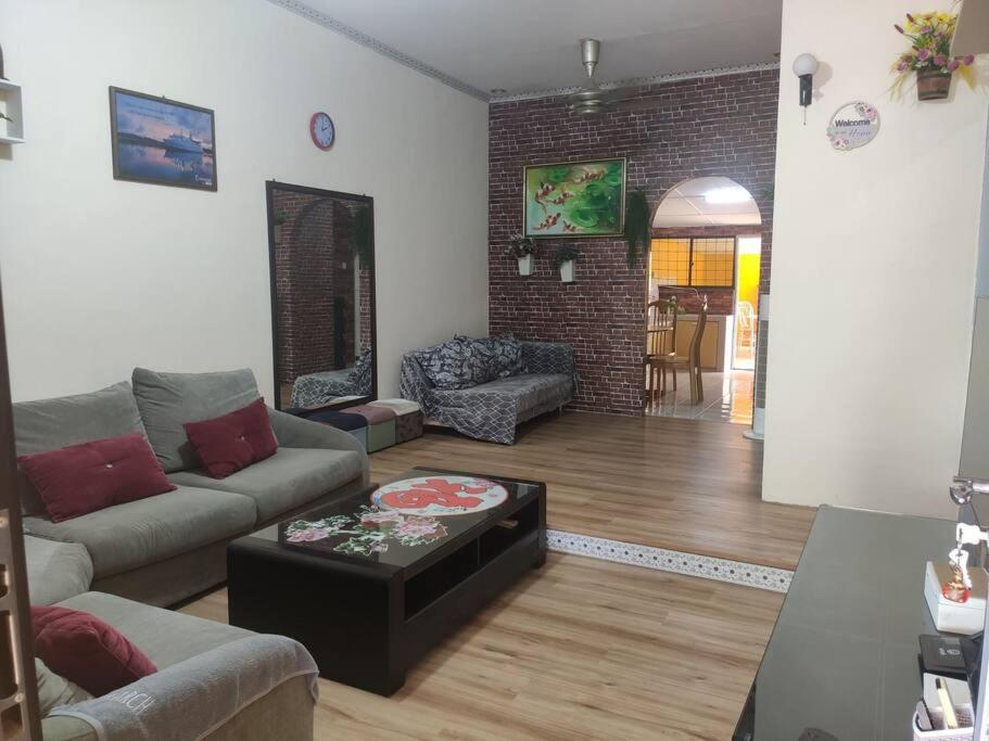 Posezení v ubytování 26 Home Batu Kawa