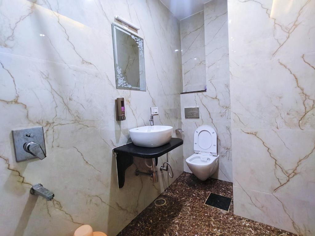 Koupelna v ubytování Hotel Shanti inn