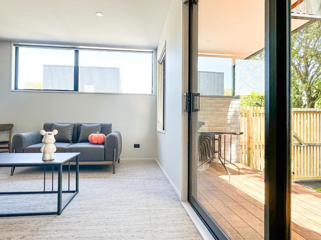 Brand New 3BR home opposite to UC - Resim 6