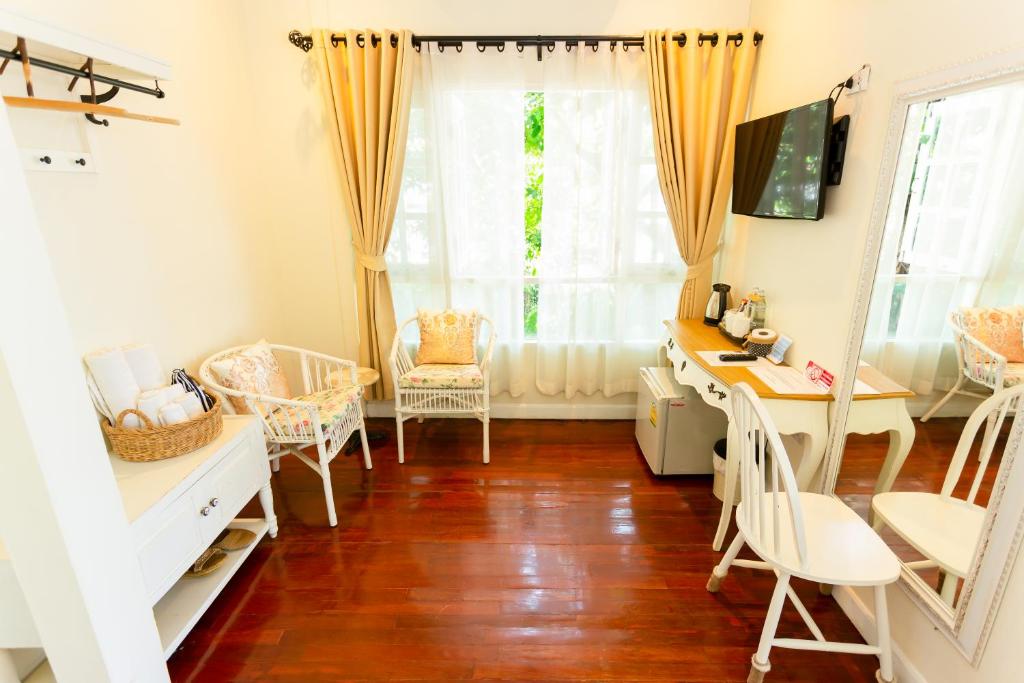 Nai Suan Bed and Breakfast - Suite Gemela Con Balcón