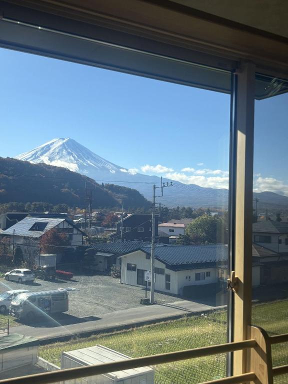 Nespecifikovaný výhled na hory nebo výhled na hory při pohledu z hotelu