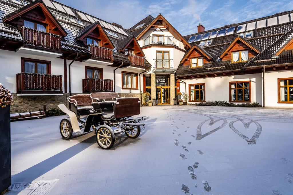 Hotel & SPA Czarny Groń om vinteren