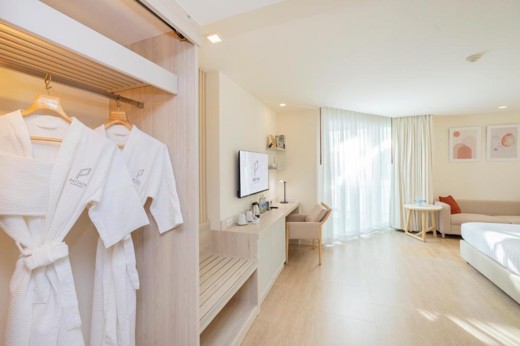 
Deluxe Double or Twin Room with City View
