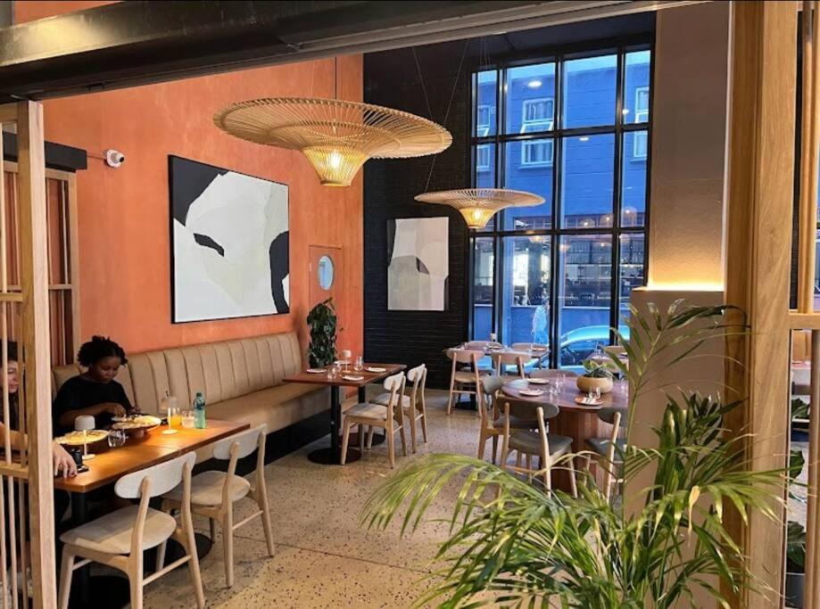 Restaurace v ubytování The Tokyo Luxury Apartments 210