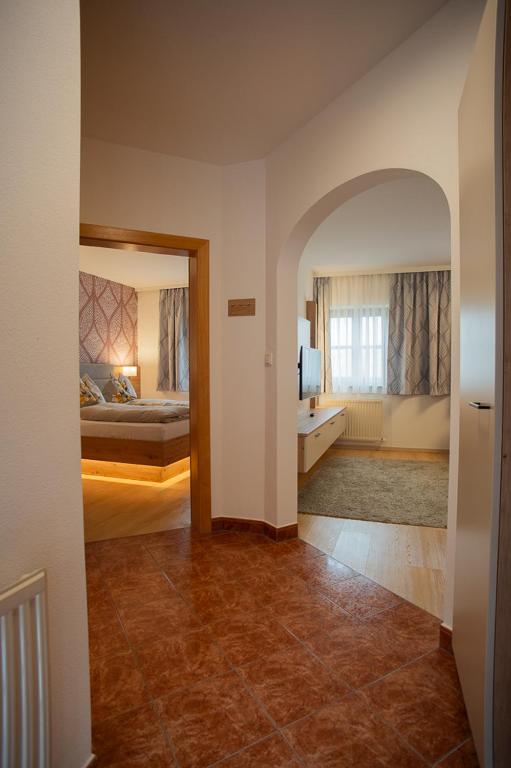 Postel nebo postele na pokoji v ubytování Almtalhotel Appartements in Pettenbach