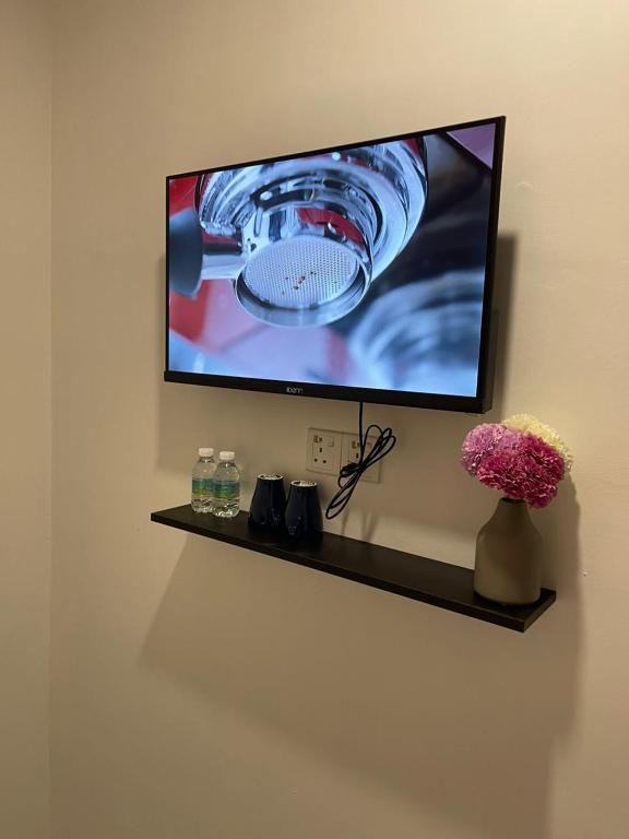 TV a/nebo společenská místnost v ubytování TDOZE Hotel