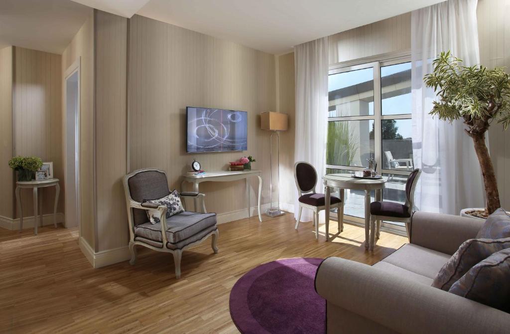 Spectrums Sari Jeddah - غرفة اجتماعات فنية
