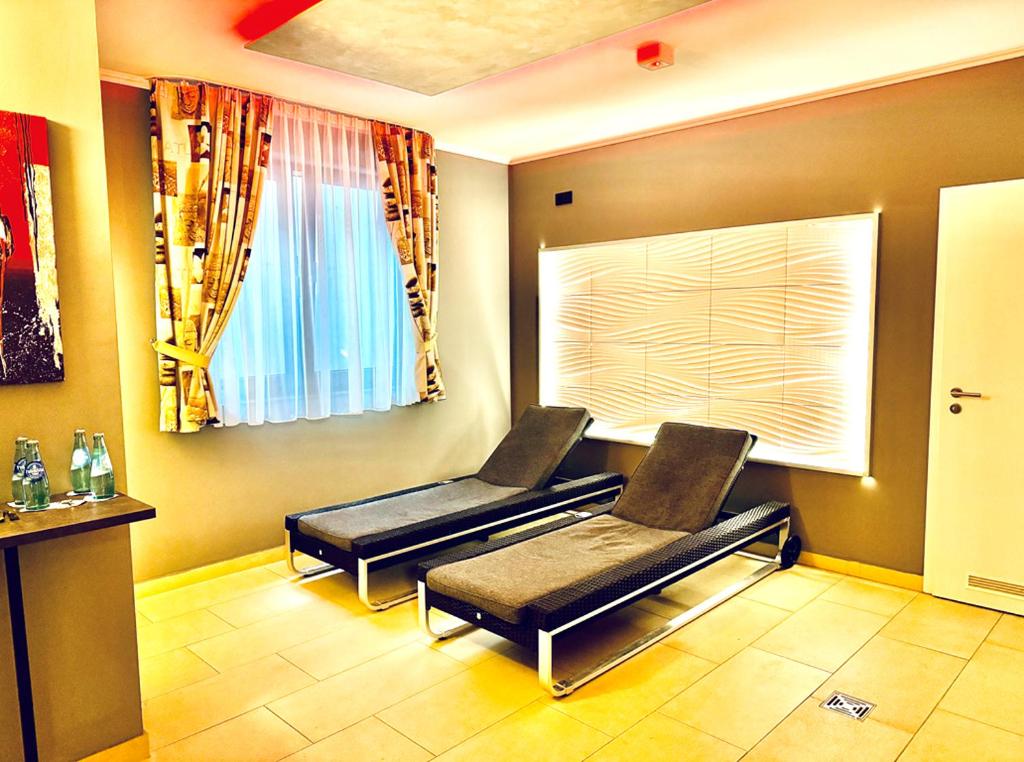 
Family Room with Sauna
