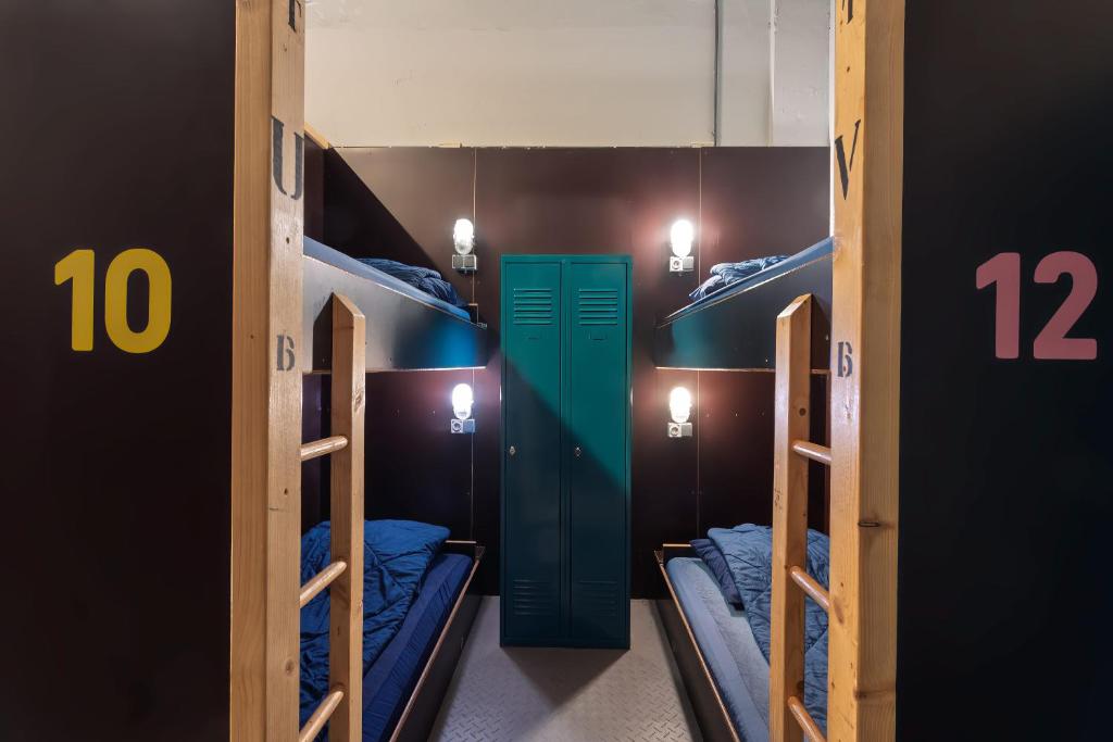 
Bed in 12-Bed Mixed Room with Shower
