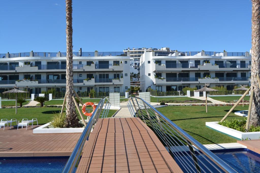Bazén v ubytování ROMERO APARTMENTS-ARENALES DEL SOL nebo v jeho okolí