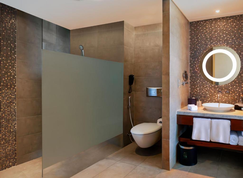 Deluxe Queen Room - High floor with Executive Lounge access