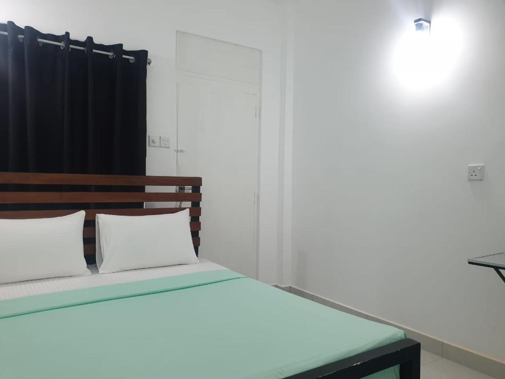 Postel nebo postele na pokoji v ubytování Shady transit hotel
