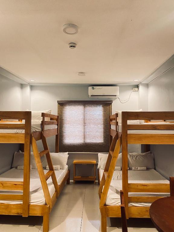 Lakayo Hillside Apartelle - Familiekamer Met Eigen Badkamer