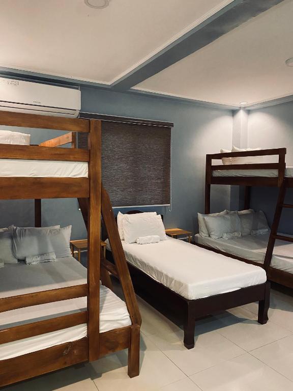 Lakayo Hillside Apartelle - Familiekamer Met Eigen Badkamer