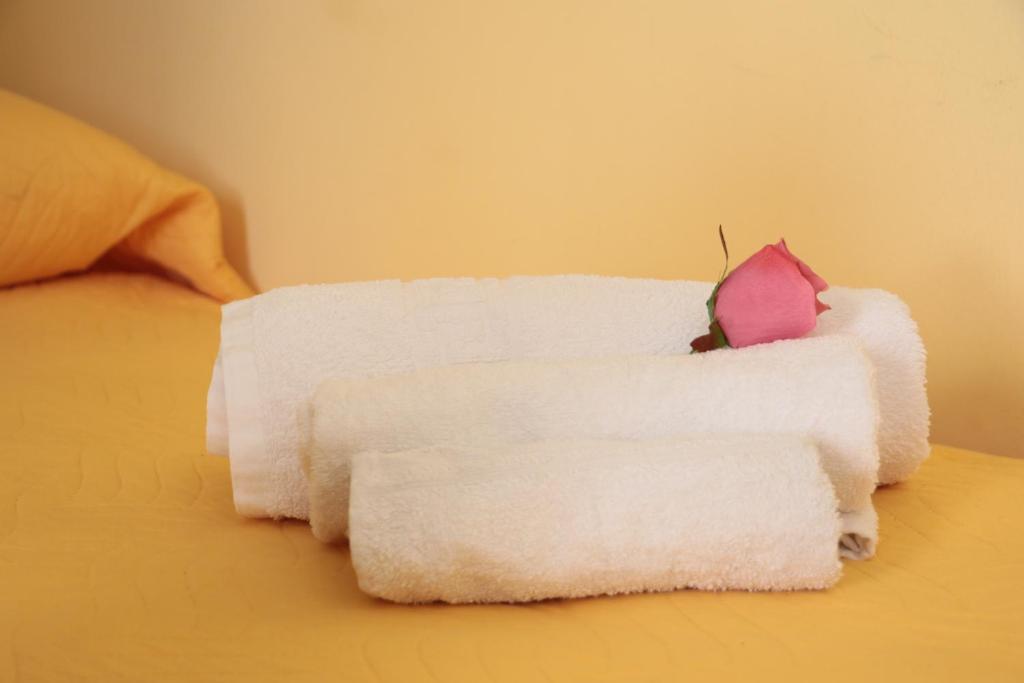 Łóżko lub łóżka w pokoju w obiekcie The Maze Vibo B&B
