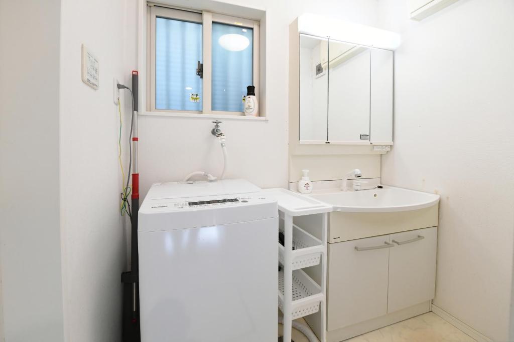 Bathroom sa JING HOUSE京成高砂駅5分豪華一戸建て最大8人成田羽田直通無料駐車浅草スカイツリー近くtokyo narita