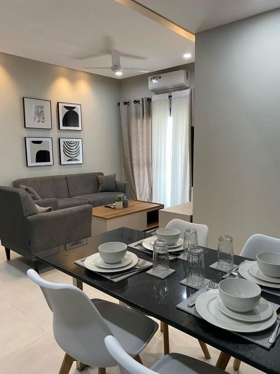 Χώρος καθιστικού στο Cozy 2 bedroom app- Aquaview