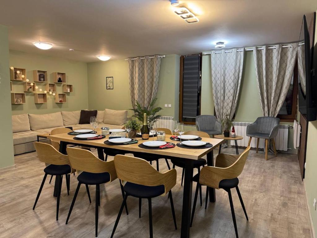 Posezení v ubytování Olive Apartment with terrace B100 in Grand Resort Pamporovo