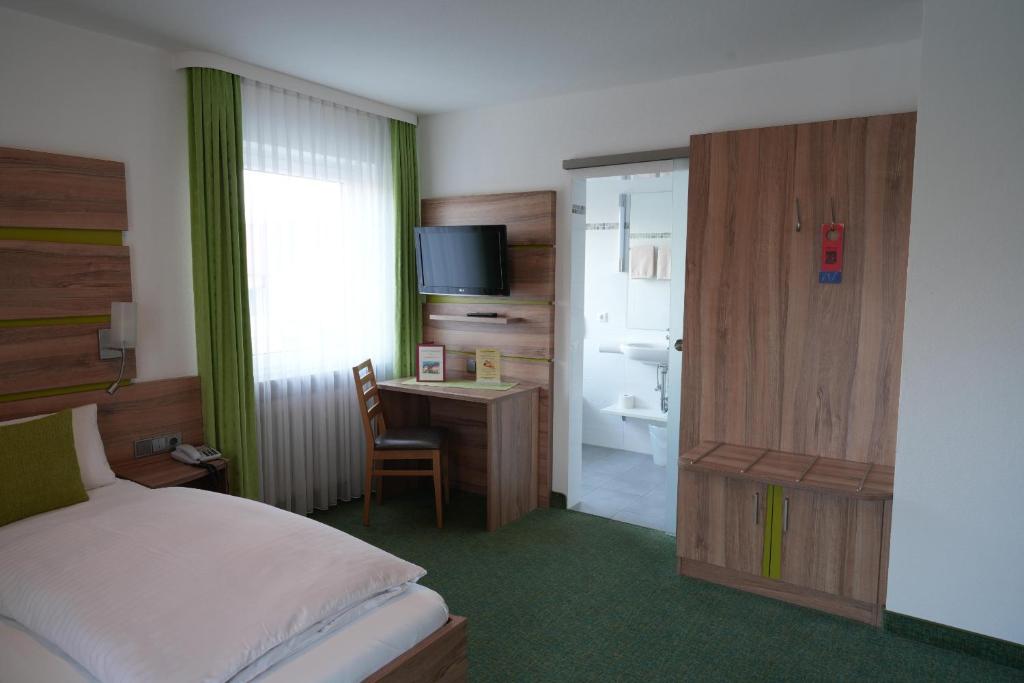 Gasthof Pension Müller - Double Room With Balcony