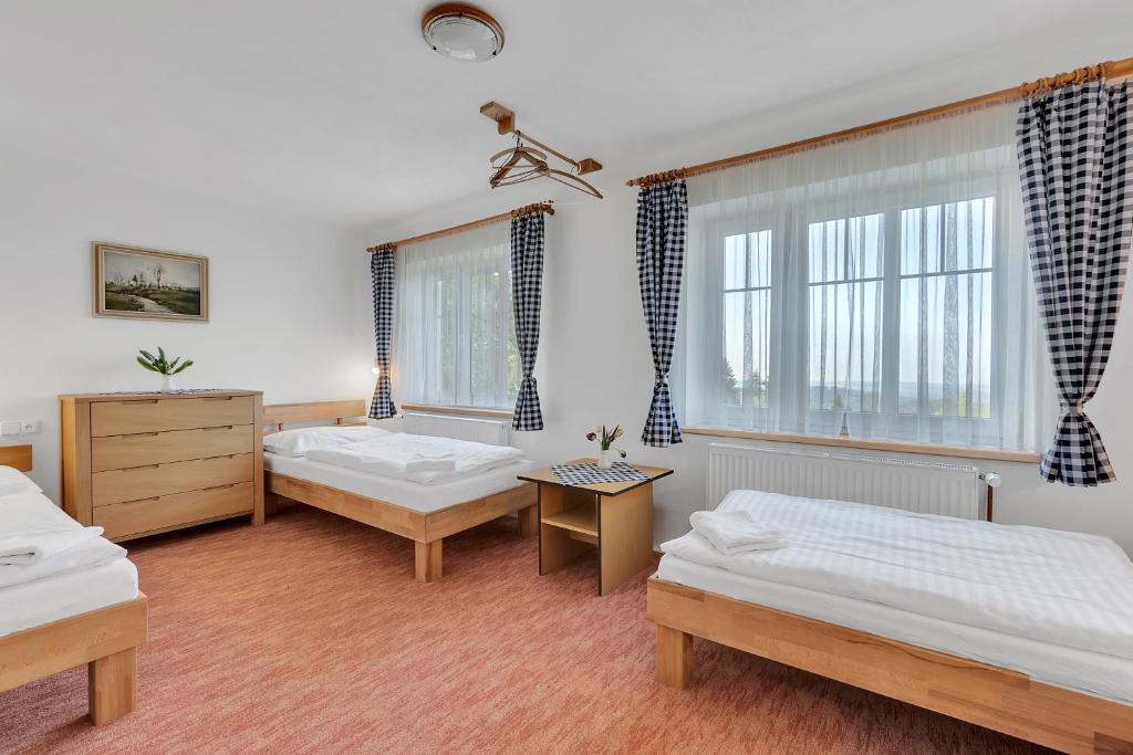 Postel nebo postele na pokoji v ubytování Martinova bouda