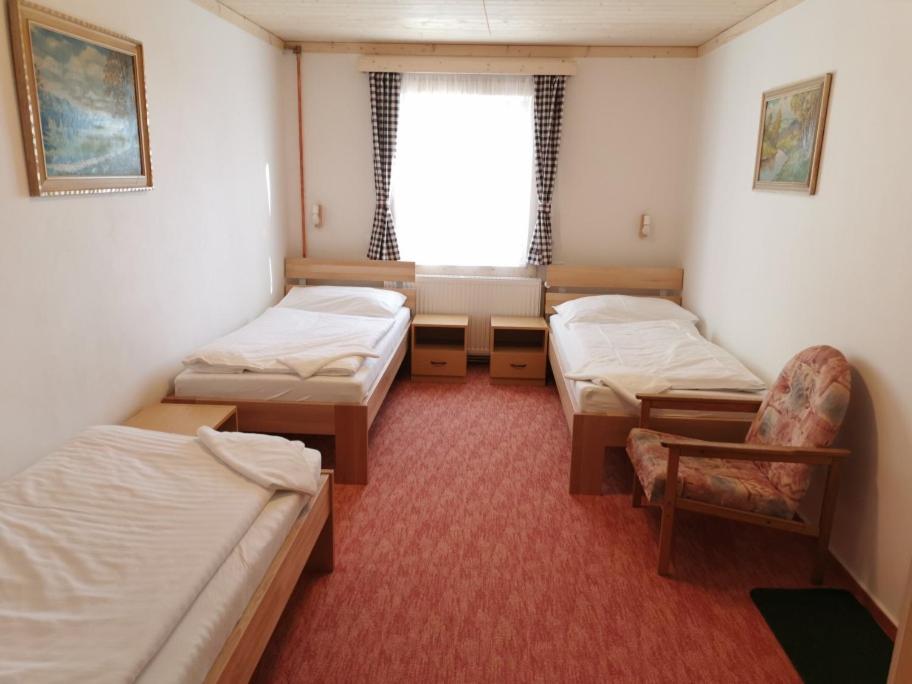 Postel nebo postele na pokoji v ubytování Martinova bouda