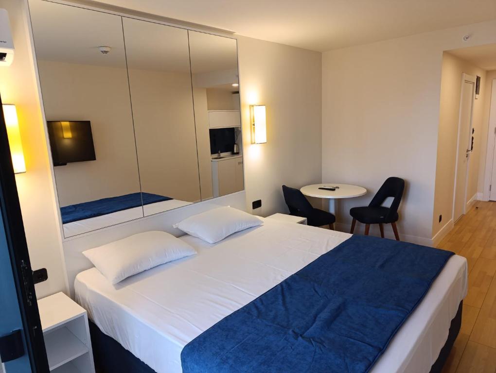 Postel nebo postele na pokoji v ubytování Orbi City - Luxury Hotel - Sea View