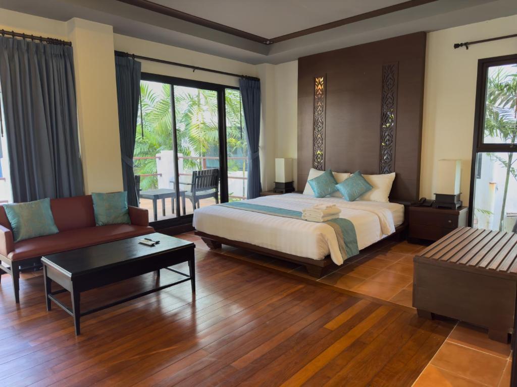 Chang Buri Resort & Spa - Garden Villa Private Balcony