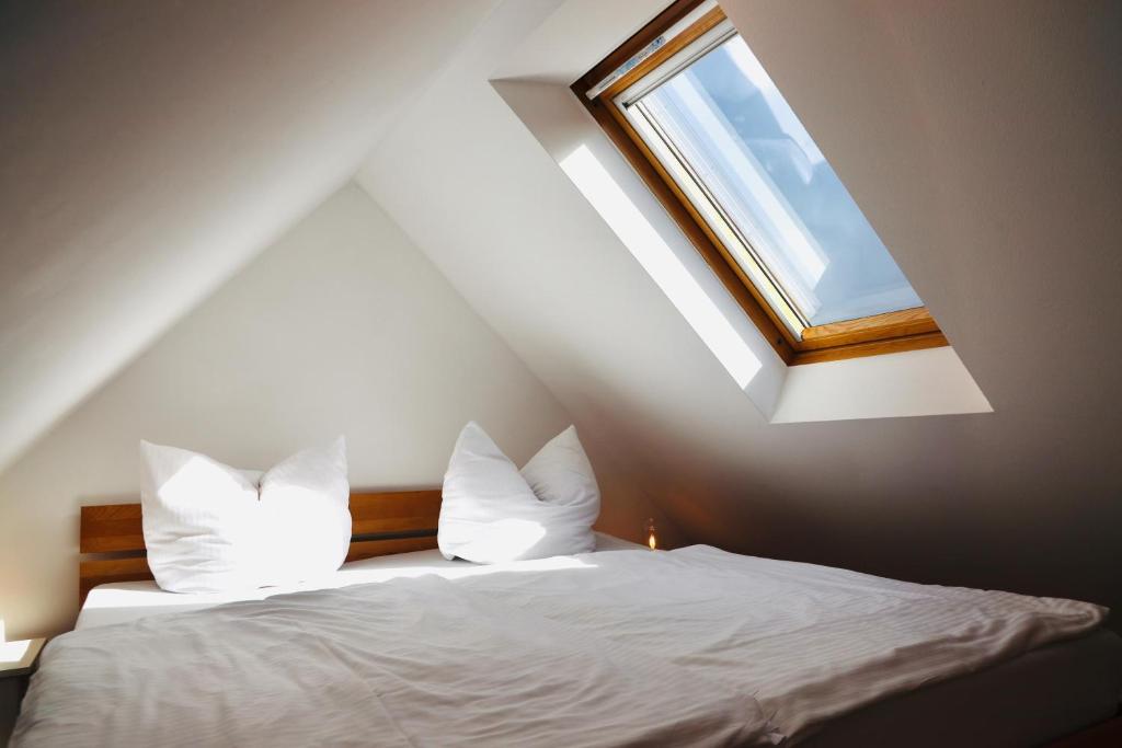 Postel nebo postele na pokoji v ubytování Apartments Meerzeit C