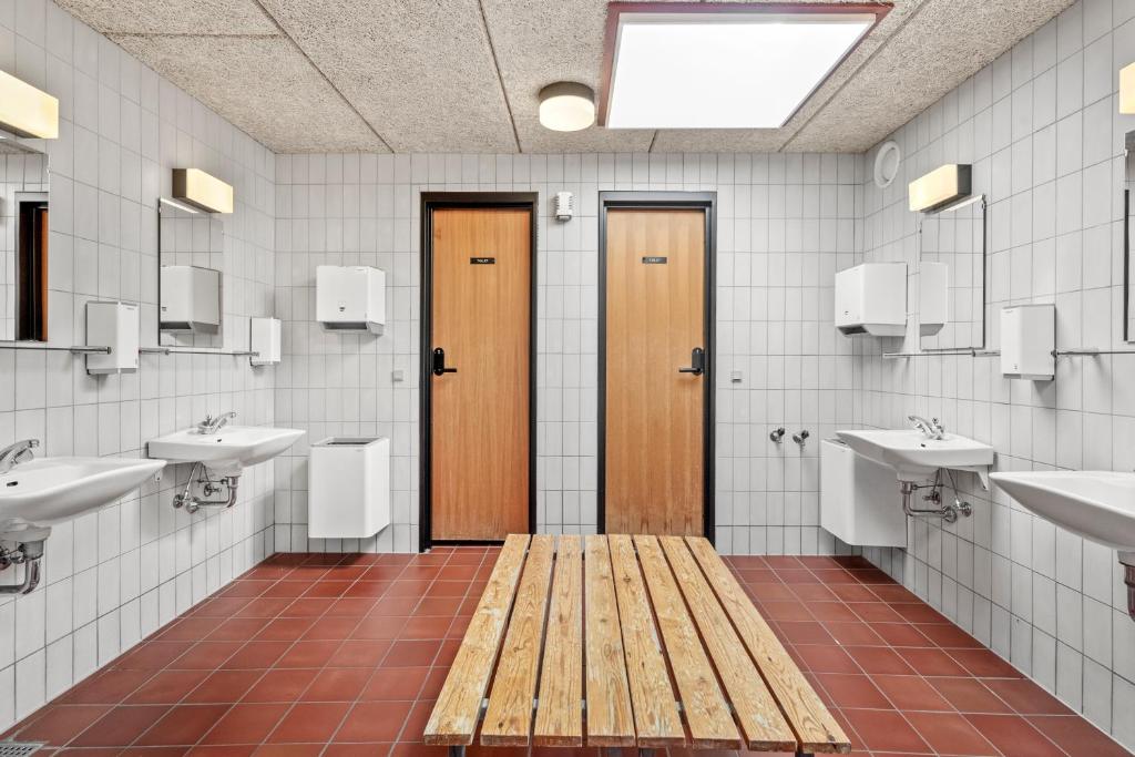 Koupelna v ubytování Sæby Spektrum & Hostel