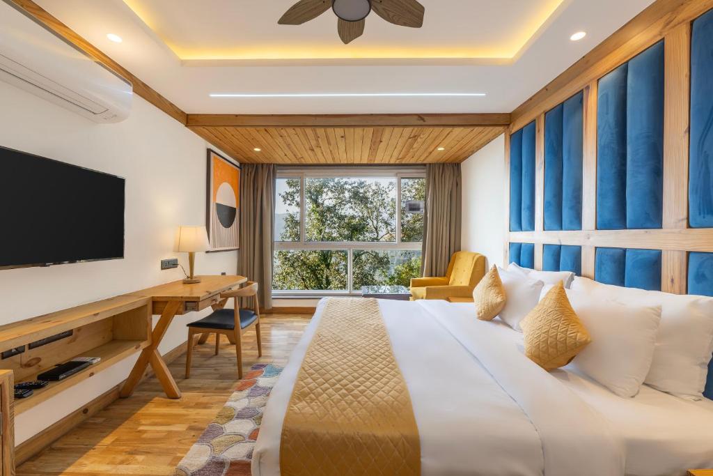 Televiisor ja/või meelelahutuskeskus majutusasutuses Echor Baris Resort Mussoorie