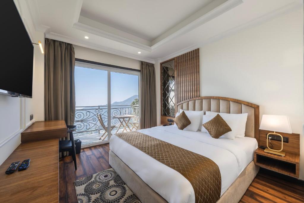 Voodi või voodid majutusasutuse Echor Baris Resort Mussoorie toas